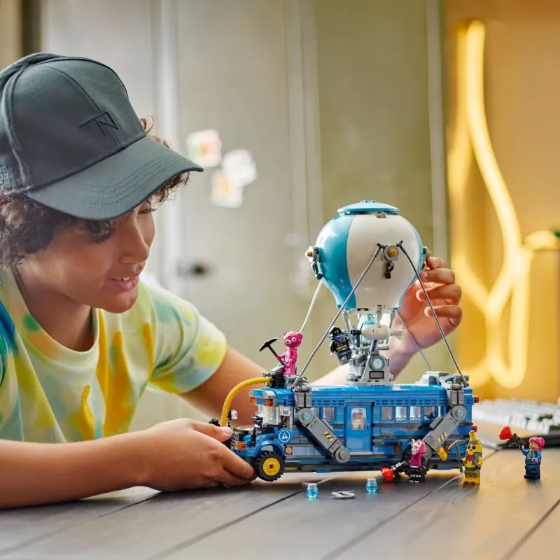 Juguete de construcción LEGO Battle Bus 77073