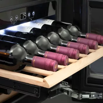 Vinoteca integrable Caso WineDeluxe E 18 — 18 botellas, altura 46 cm, negra, clase energética G