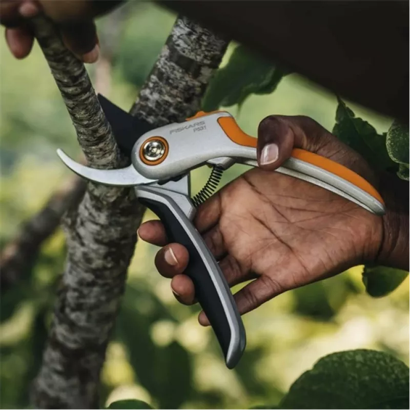 Fiskars 1057168 Plus Metal tijeras de jardín bypass (1057168)