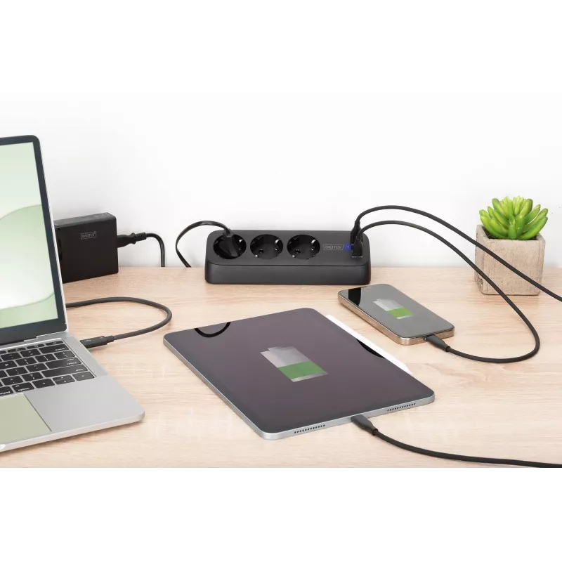 Regleta de enchufes DIGITUS 3 tomas con 2×USB-A y 1×USB-C, 3 tomas AC tipo E/F, cable de 1,5 m, negra