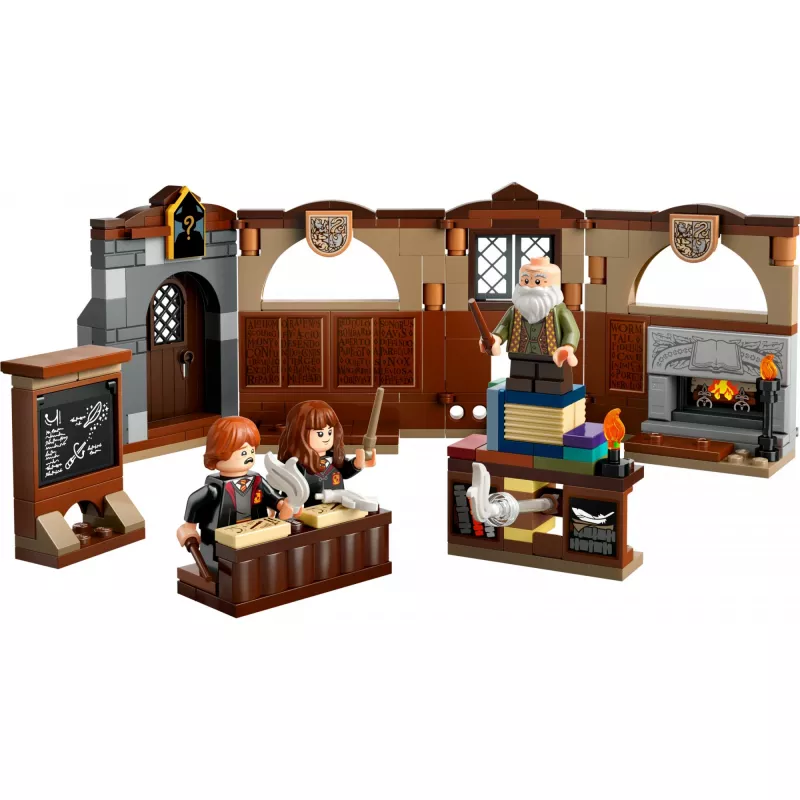 Set de construcción LEGO Harry Potter Clase de encantamientos del castillo de Hogwarts 76442 – 204 piezas, 3 minifiguras, para niños a partir de 8 años