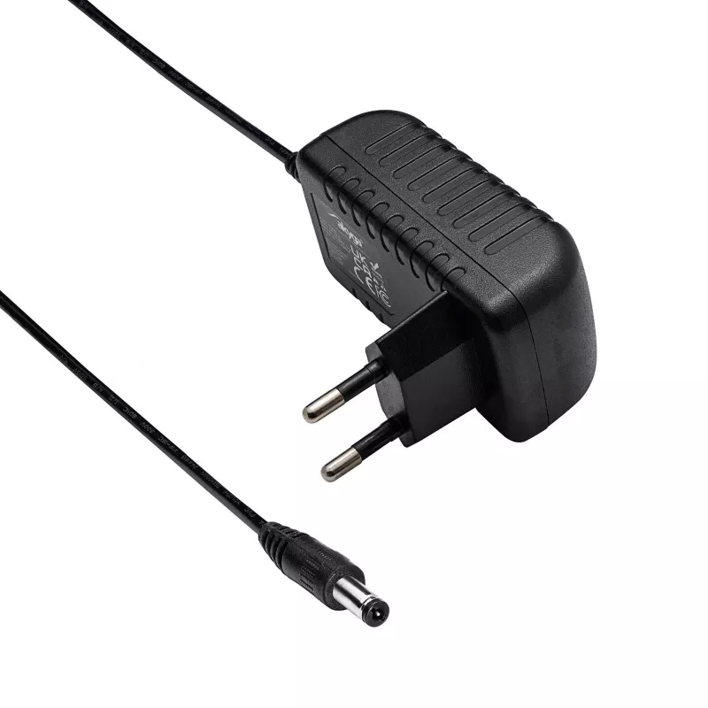 Fuente de alimentación universal Akyga AK-TB-11 9 V / 1 A, 9 W, conector de 5,5 x 2,1 mm, 1,5 m