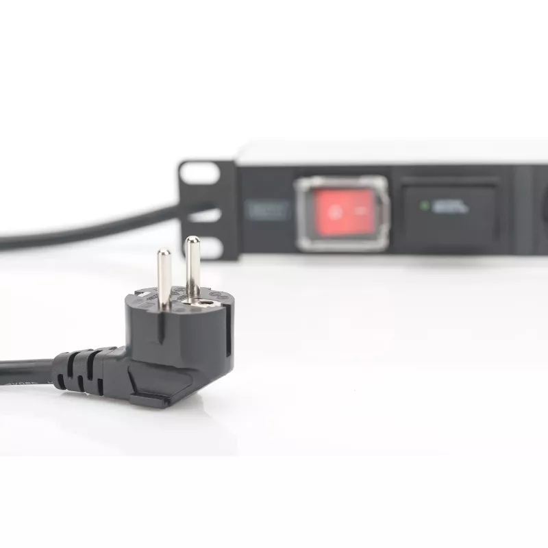 Regleta de enchufes de aluminio Digitus con interruptor, 7 tomas de seguridad, cable de 2 m con protección contra sobretensiones