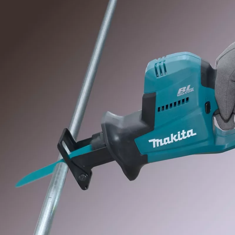 Sierra sable de batería Makita DJR189Z 18 V negra, azul