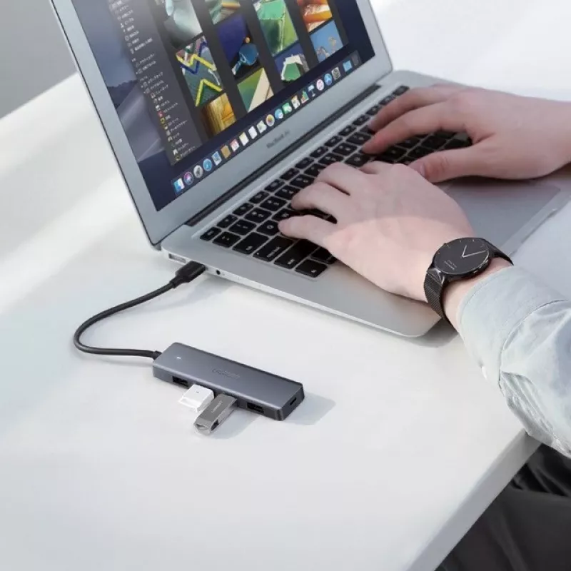 Ugreen Hub 4-en-1 Adaptador USB-C a 4× USB 3.0 + USB-C Gris