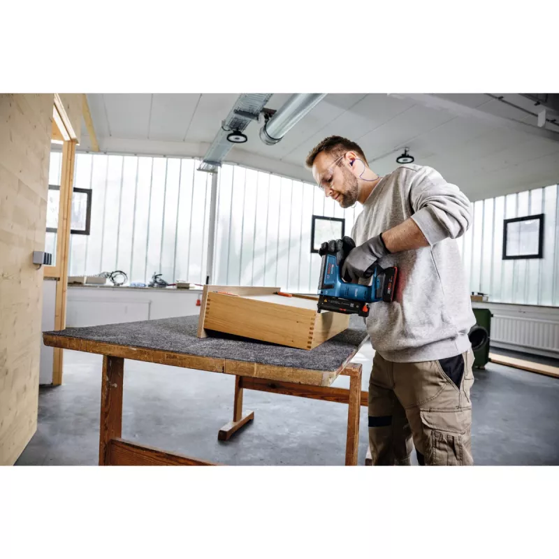 Clavadora de batería para madera GNH 18V-35 Professional solo, 18Voltios (azul/negro, sin batería ni cargador, en L-BOXX)