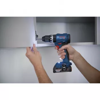 Atornillador percutor con batería Bosch GSB 18 V — 18 V, 4 Ah Li-Ion, 45 N·m, 500/1900 rpm, 35 mm madera, 10 mm acero, 2 baterías, cargador, maletín