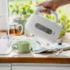 Hervidor eléctrico Adler AD 1379w — 1,7 L, hasta 2200 W, blanco, base 360°, polipropileno