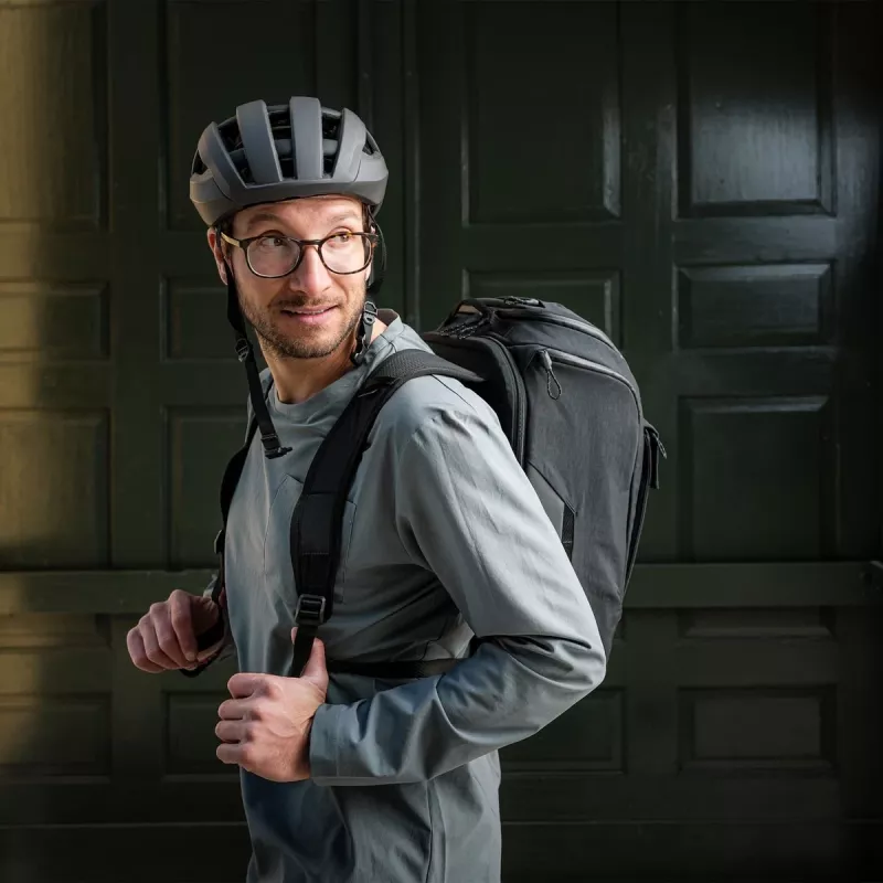 Thule 5091 Paramount Hybrid Pannier 26L negro