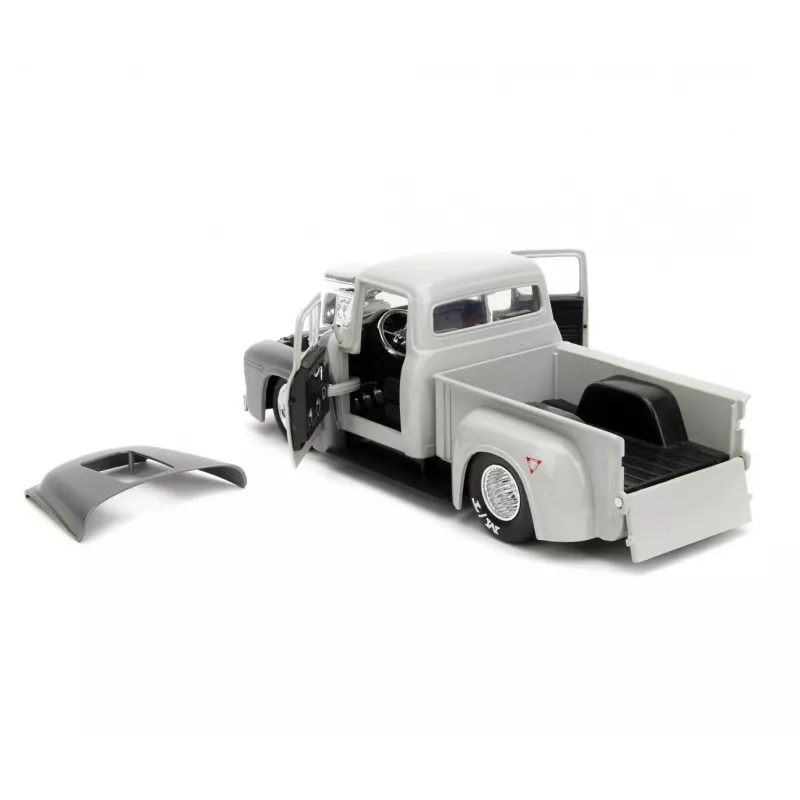 Jada Toys Street Fighter Ford Pickup 1956 1:24