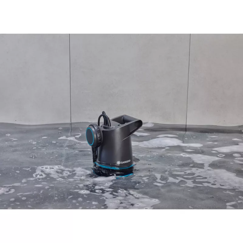 Bomba sumergible GARDENA 09018-47 — motor de 550 W para extracción y desvío de agua