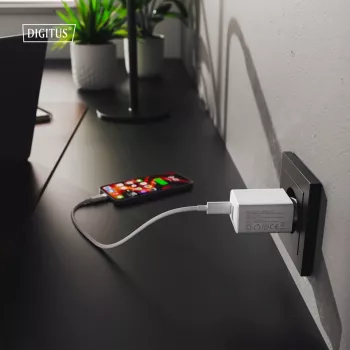 Cargador USB GaN de interior DIGITUS DA-10301 — 30W, 1× USB-C, 1× USB-A, 100–240V, blanco