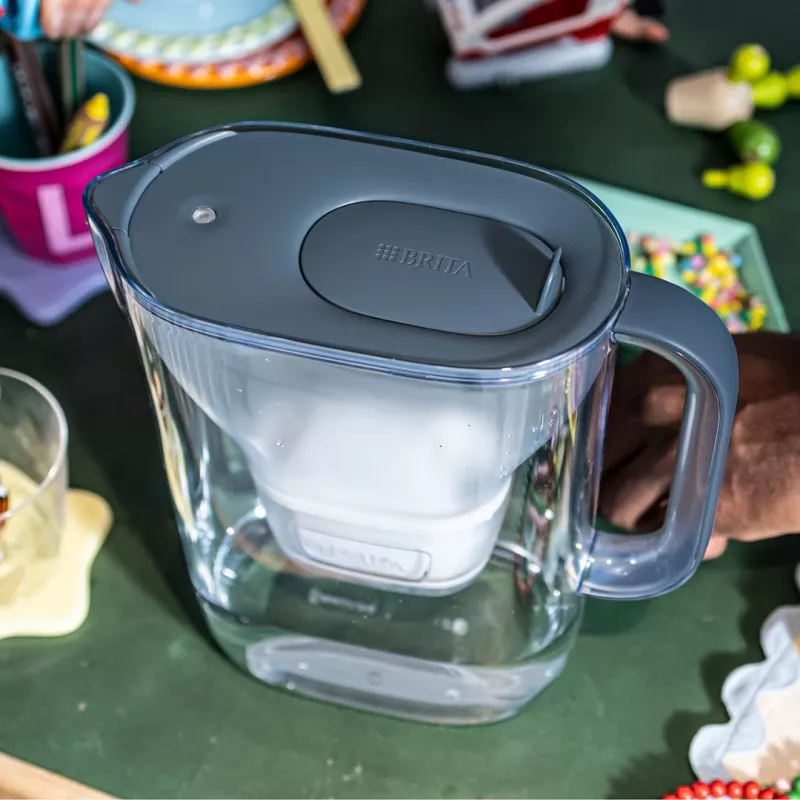 BRITA Style Essential jarra filtrante de agua 2,4 l con 1 cartucho MAXTRA Pro, grafito