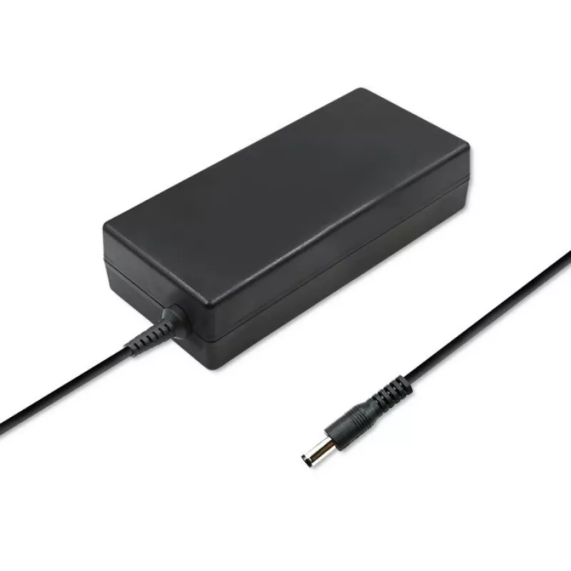 Qoltec 50797 fuente de alimentación de sobremesa 60 W, 12 V, 5 A, 5,5x2,1 mm, con cable de alimentación