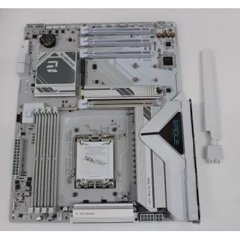 Placa base GIGABYTE B850 EAGLE WF7 ICESO — reacondicionada, incluye escudo I/O y antena