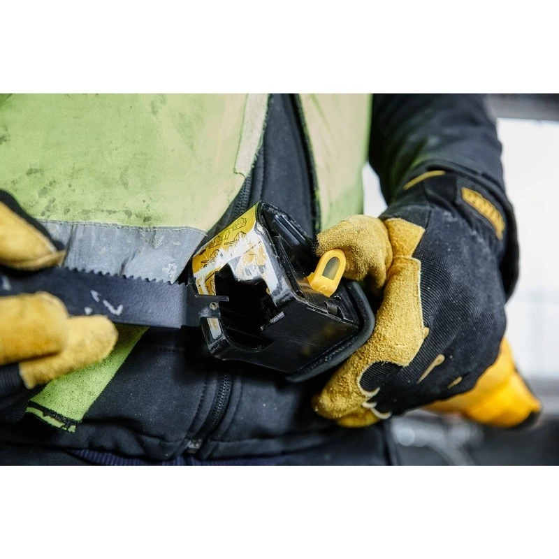 DeWALT DWE305PK-QS sierra de sable, 1100 W, carrera 29 mm, máx. 2800 carreras/min, profundidad de corte en madera 280 mm, 3,5 kg, negro/amarillo