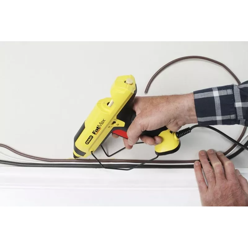 Pistola de pegamento caliente STANLEY FatMax GR 100 R 200 W, caudal 18,83 g/min, alimentación por CA, tiempo de calentamiento 1 min, negra/amarilla