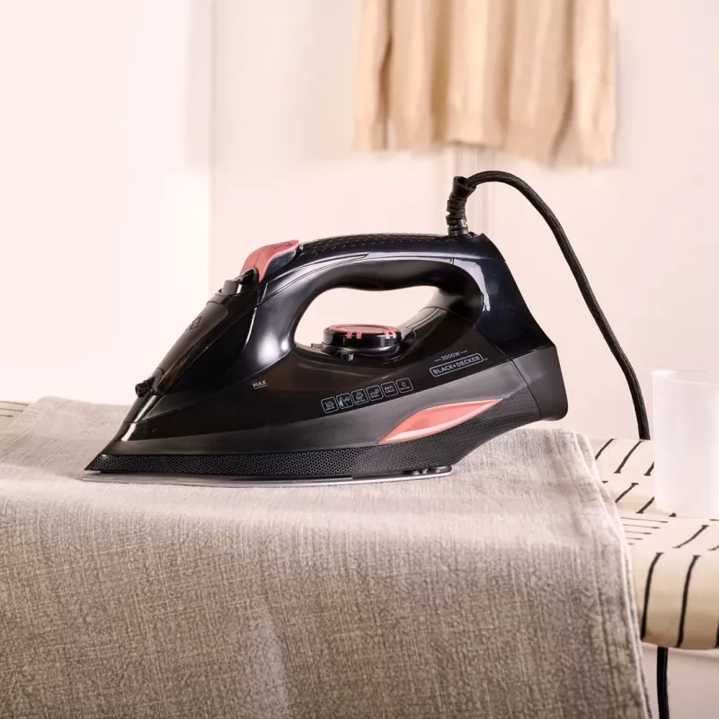 Plancha de vapor Black+Decker BXIR3000E (3000W; negra)