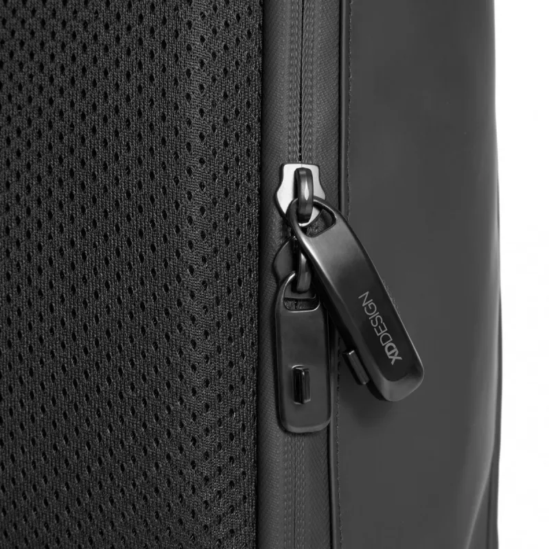 Mochila XDDESIGN URBAN FLAP-TOP P706.2601 — resistente al agua, ligera, negra