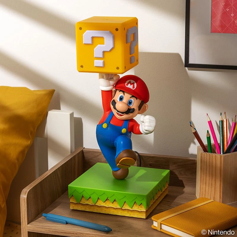 Lámpara de mesa Paladone Super Mario Diorama Light — diorama decorativo iluminado para escritorio o estantería