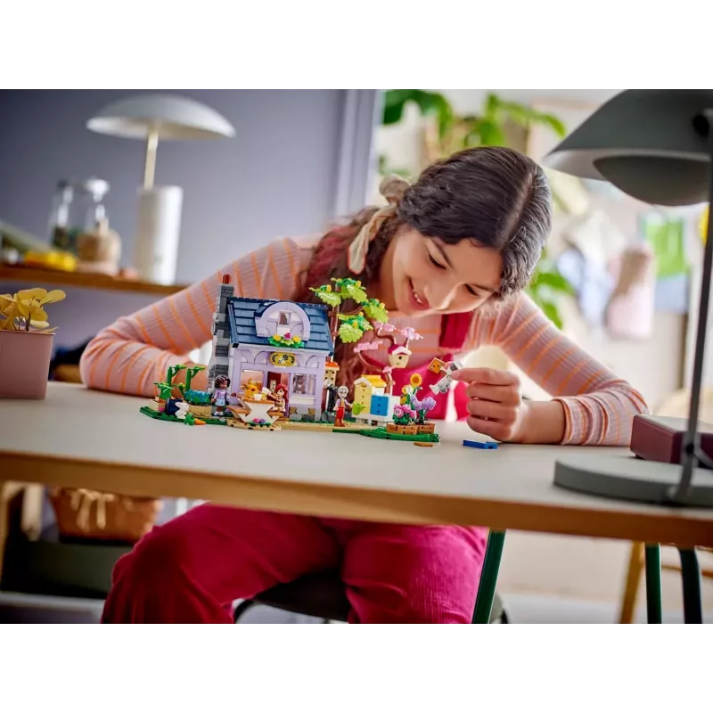 LEGO FRIENDS 42669 Casa de apicultor y jardín de flores
