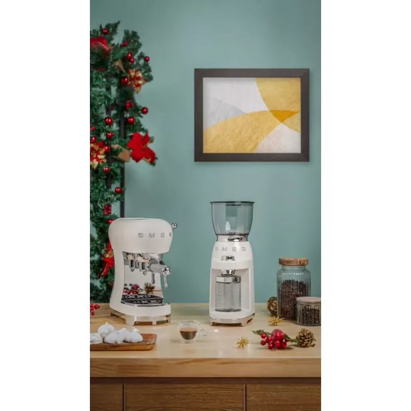 Cafetera SMEG crema