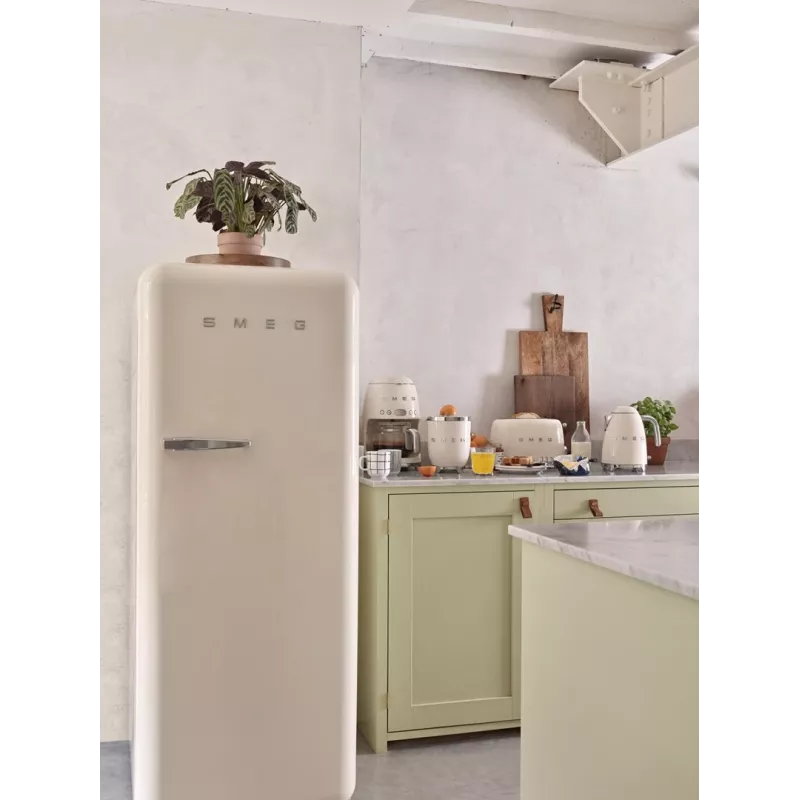 Hervidor Smeg 1.7L 2400W crema