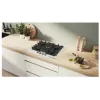Placa de gas empotrable Bosch PPP6A2I40, 4 zonas, rejillas de hierro fundido, negra, 590×520×54 mm, control por mando giratorio