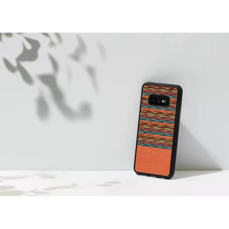 Funda para smartphone Man and Wood para Galaxy S10e — cuadros marrones con borde negro