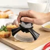 Prensaajos de mesa Ototo Design Rockula plastico acero inoxidable negro blanco