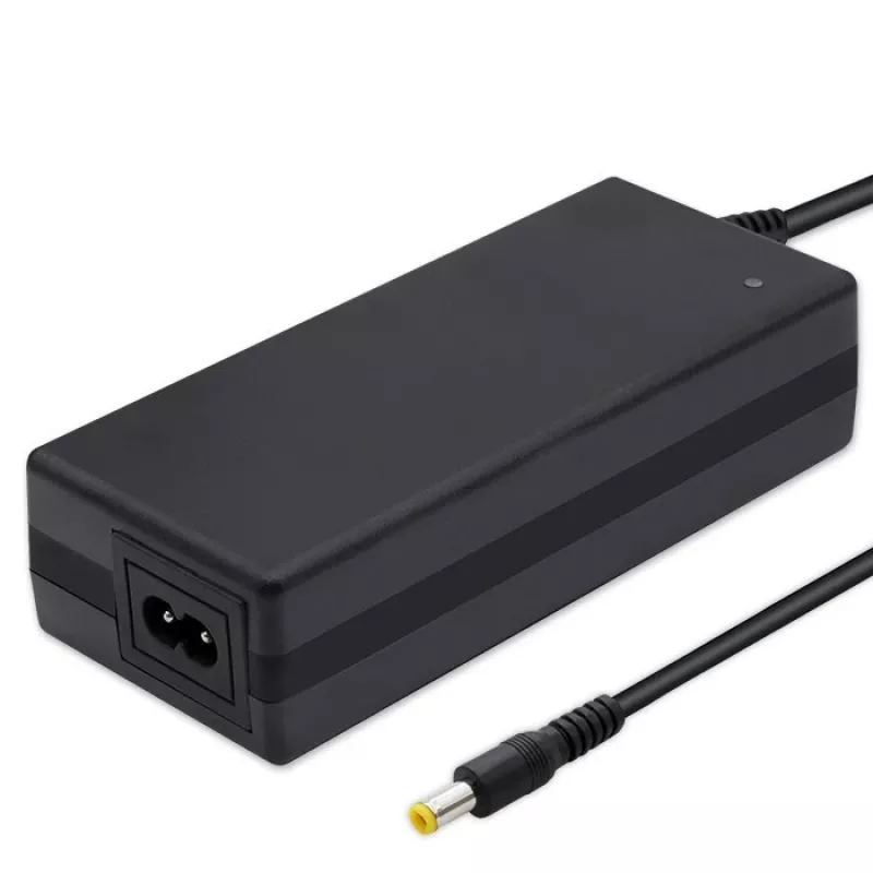 Cargador Qoltec 50761 para baterías de e-bike 36V | 42V | 2A | 5,5*2,5