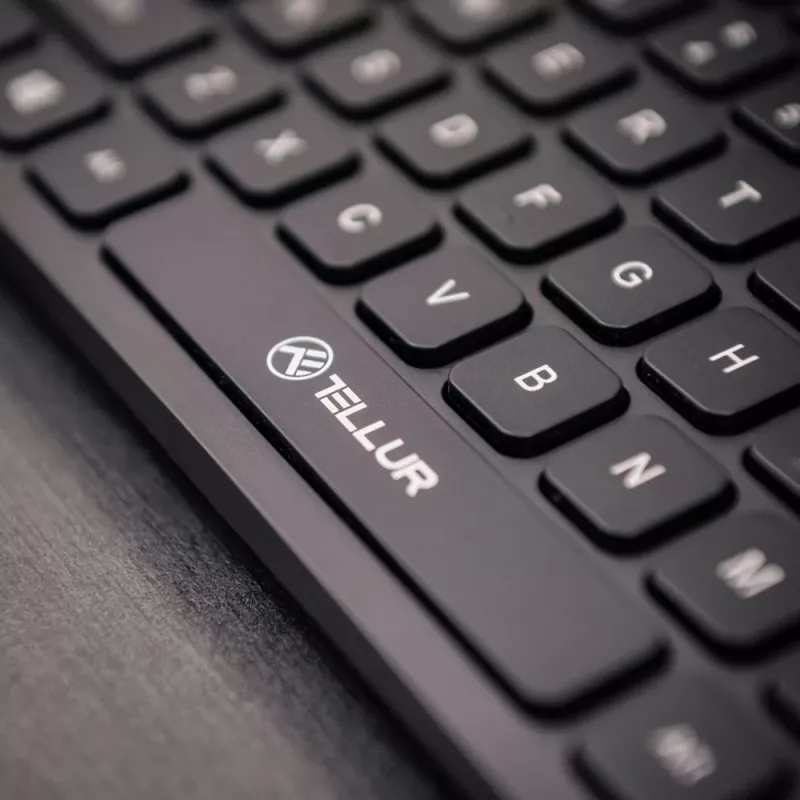 Mini teclado inalámbrico Tellur TLL491251 negro diseño compacto, formato portátil