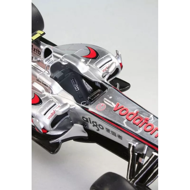 Maqueta de plástico REVELL McLaren Mercedes MP4-25 Lewis Hamilton — escala 1:24