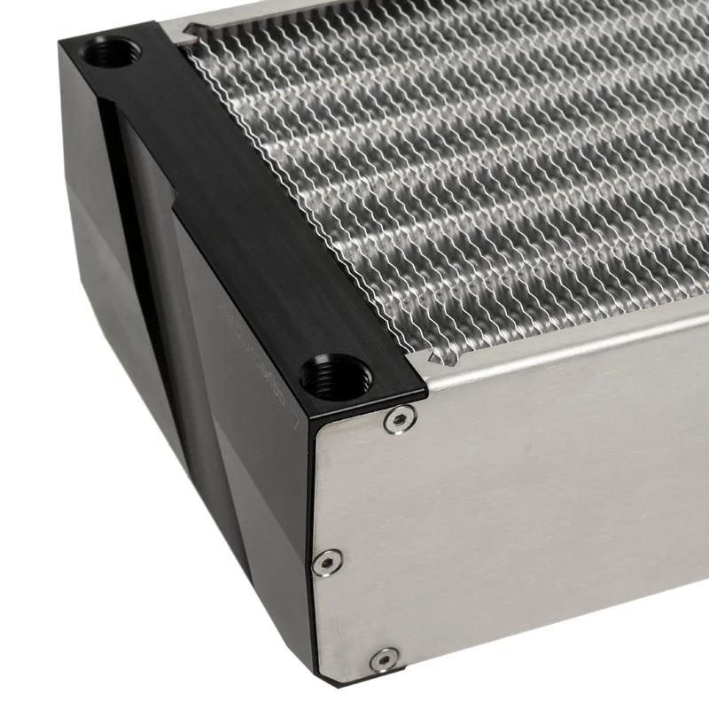 Bloque radiador Aqua-Computer 33706 — aluminio/cobre/acero inoxidable, 320×140×73 mm, gris/plata