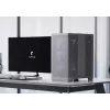 APNX Caja de PC Semitorre C1-R-WT-v1 — Blanca, compatible con ATX/Micro-ATX/Mini-ITX, 3 ventiladores frontales de 120 mm preinstalados, 3 bahías de 3,5 pulgadas + 3 de 2,5 pulgadas, USB 3.2 Gen1 x2