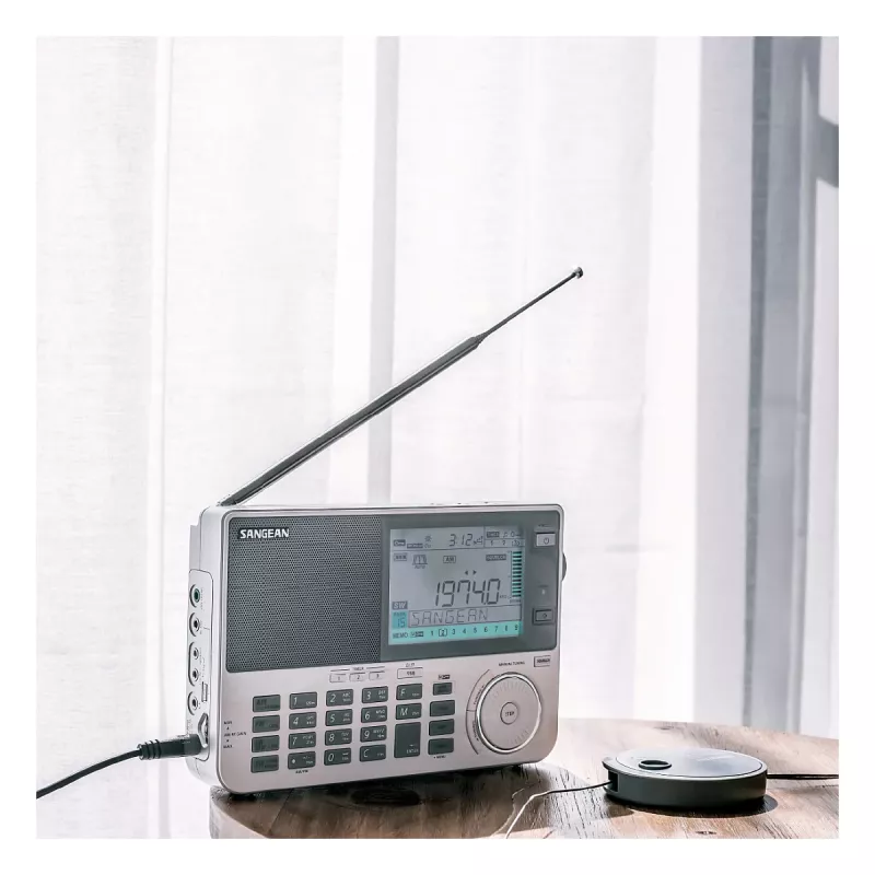 Radio portátil Sangean ATS-909 X2 — blanco — sintonizador digital AM FM SW