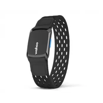 Pulsómetro de muñeca Wahoo TICKR Fit — Bluetooth/ANT+, medición en muñeca, IPX7 resistente al agua, 30 h de batería, negro