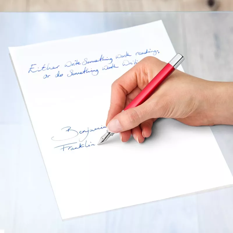 Pluma estilográfica Staedtler Triplus 474 roja