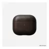 Funda de cuero para AirPods Nomad V3 Rustic Brown — cubierta protectora de cuero para el estuche de carga de los AirPods