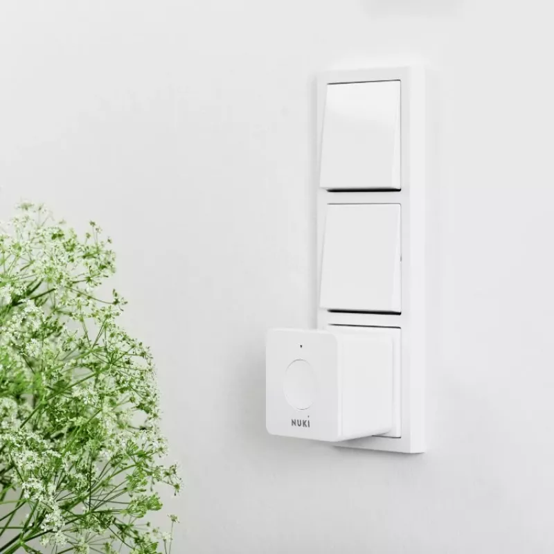 Amplificador de señal inalámbrico para smart home NUKI Bridge — Bluetooth/WLAN, 230V, alcance hasta 10 m, 60×60×50 mm, Blanco