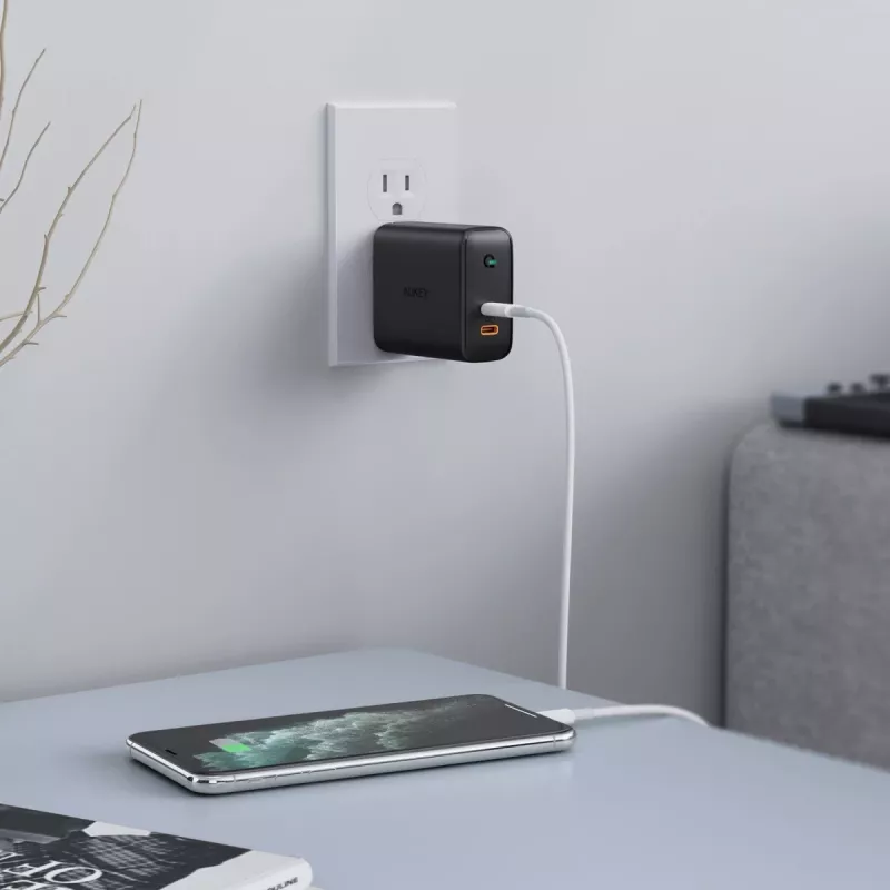 Cargador AUKEY PA-D2 para dispositivos móviles 36W negro uso en interiores