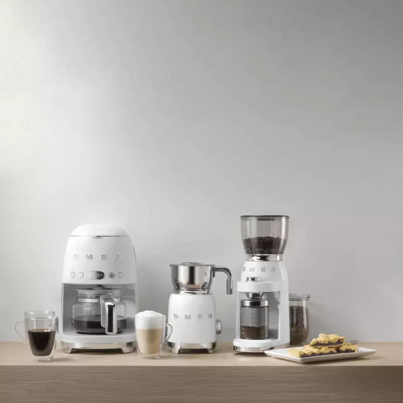 Cafetera de goteo Smeg 1.4L DCF02WHEU Blanca