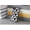 Funda protectora iKins para Apple iPhone 8/7 — patrón de pirámides, negro