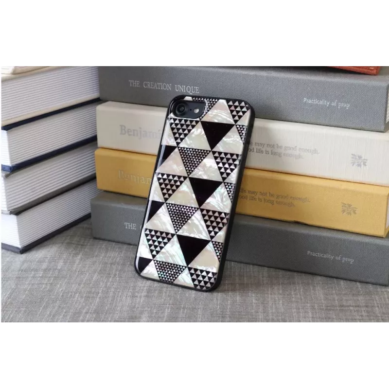 Funda protectora iKins para Apple iPhone 8/7 — patrón de pirámides, negro