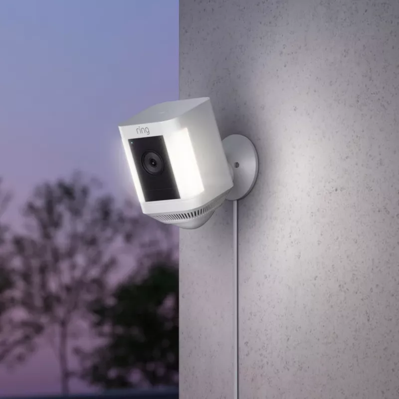 Ring Spotlight Cam Plus Plug-In Cámara de vigilancia en red para exteriores