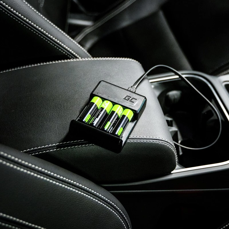 Cargador Green Cell GC VitalCharger con 4 pilas AA 2000mAh NiMH