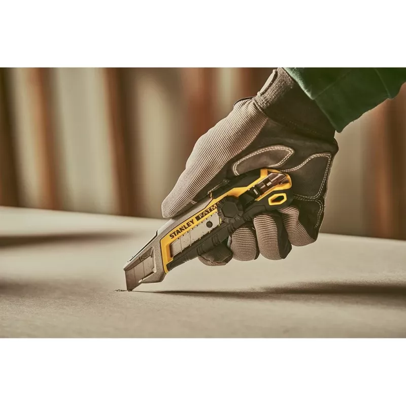 Cúter Stanley FMHT10592-0 negro acero inoxidable amarillo 18 mm de ancho 165 mm de longitud