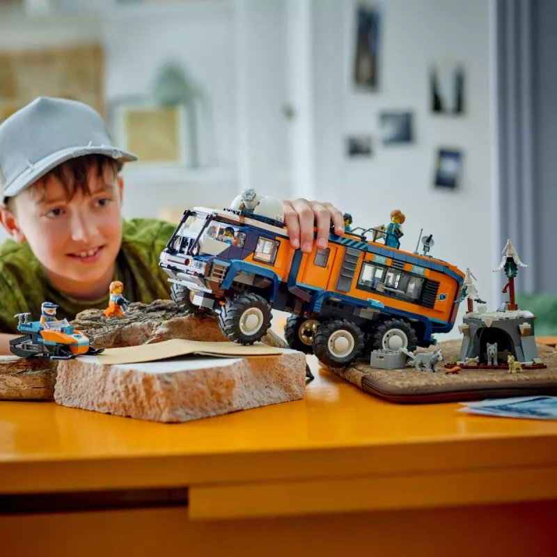 LEGO City Camión de expedición al Ártico 60471 – set de juego de 1064 piezas con 4 minifiguras, laboratorio móvil, para niños a partir de 8 años
