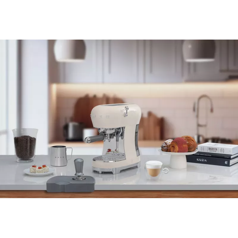Cafetera SMEG crema