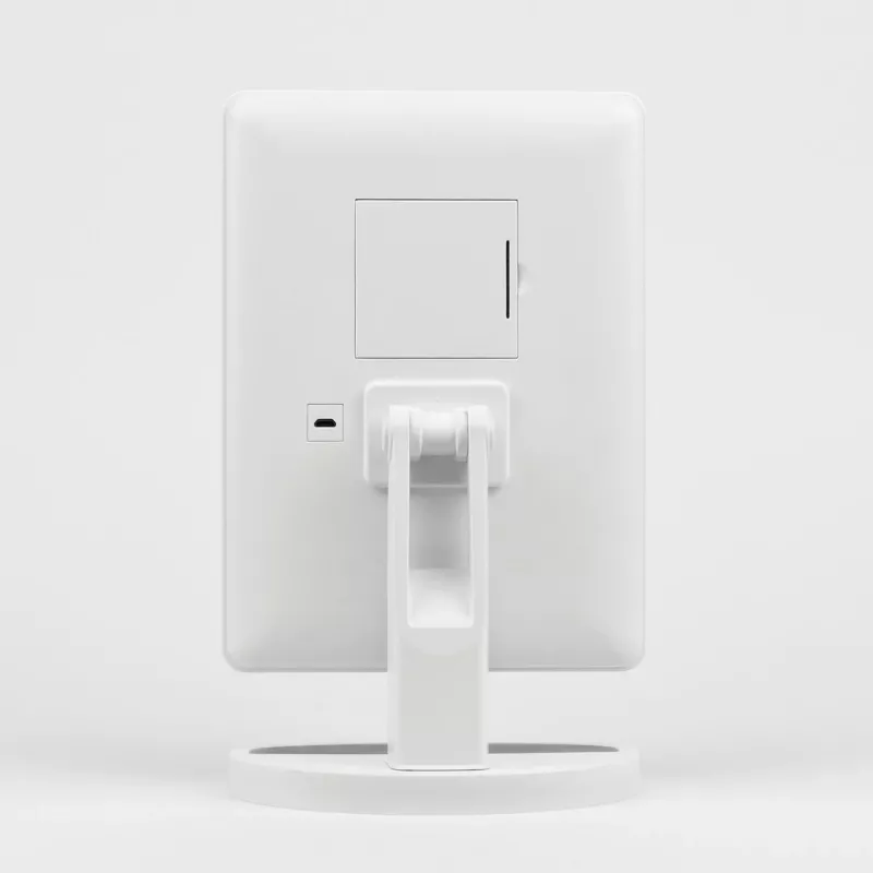 Espejo de maquillaje de pie Girmi BE04 – rectangular con aumento 1x, LED blanco, USB/4×AA, giro 180°